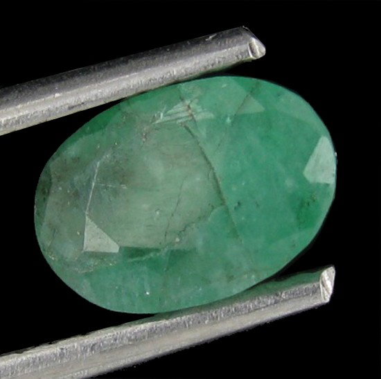 0.92ct Colombia Emerald: Excellent piece; well cut and colored; with treatment