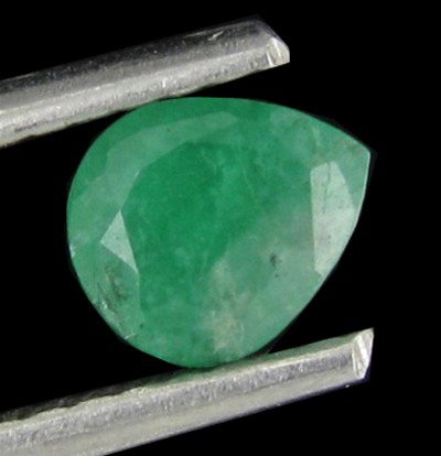 0.47ct Colombia Emerald: Excellent piece; well cut and colored; with treatment