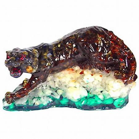 1,000.00ct. Sapphire Garnet Panther Statue Statue: Rare piece; made of bonded translucent blue sapphire