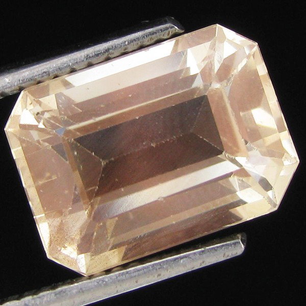 4.50ct Clear Champagne Oregon Sunstone Octagon: Excellent hi grade piece; well cut & colored; with treatment
