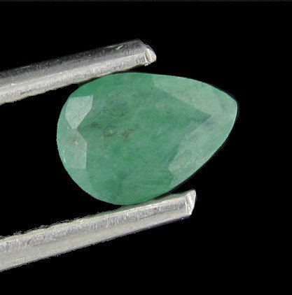 0.5ct Colombia Emerald: Excellent piece; well cut and colored; with treatment
