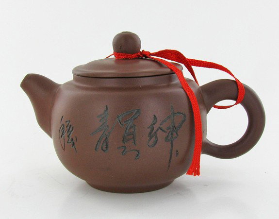 Chinese Collectible Yixing Clay Teapot: Excellent handcrafted piece