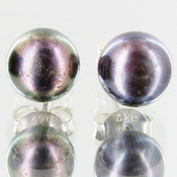 South Sea Black Pearl Stud Earrings: Nicely carfted piece
