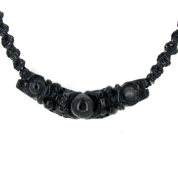 Chinese Handcarved Agate Pendant Choker Necklace: Excellent hand carved vintage piece