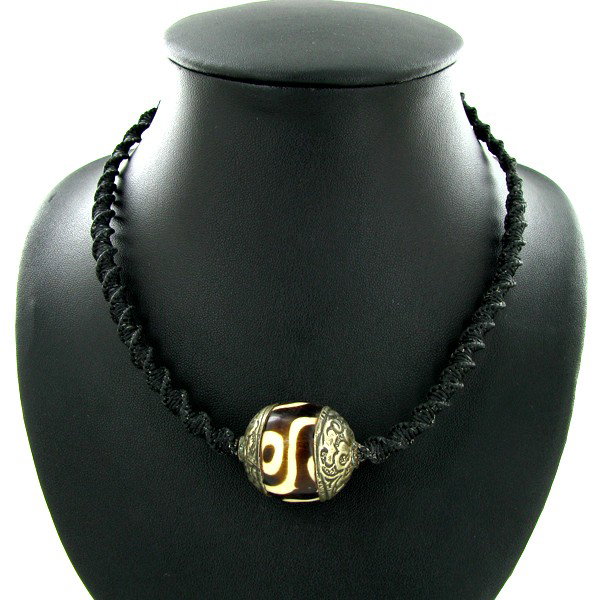 Tibet Agate Bead Nickel Pendant Choker Necklace: Excellent hand carved piece