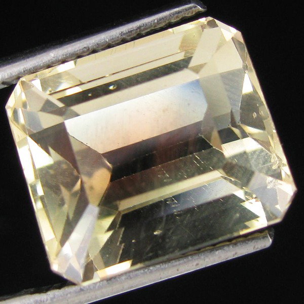 9.80ct Clear Champagne Oregon Sunstone Octagon: Excellent hi grade piece; well cut & colored; with treatment
