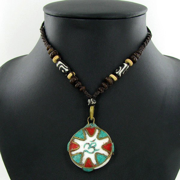 Tibet Shell Agate Bead Choker Necklace: Well made piece
