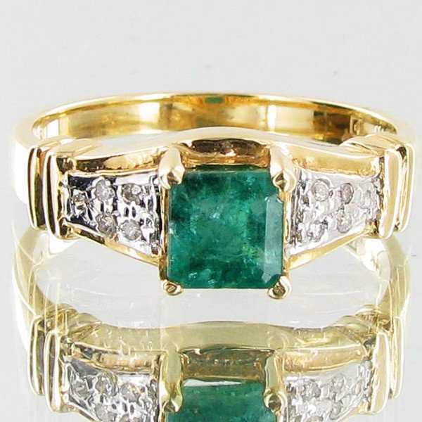 16twc Colombian Emerald Diamond 14k Gold Ring: Excellent well-crafted piece; stones with treatment1ct gemstone weight