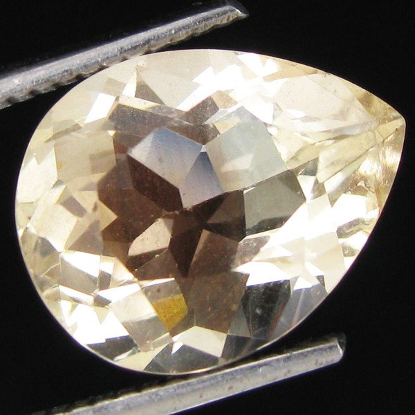 2.40ct Clear Champagne Oregon Sunstone Pear: Excellent hi grade piece; well cut & colored; with treatment