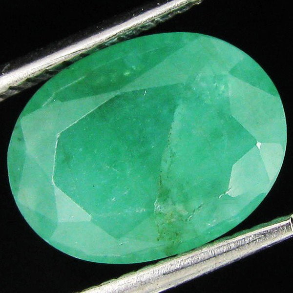3.49ct Colombian Emerald: Excellent piece; Well cut and colored; with treatment