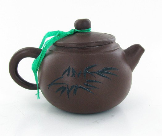 Chinese Collectible Yixing Clay Teapot: Excellent handcrafted piece