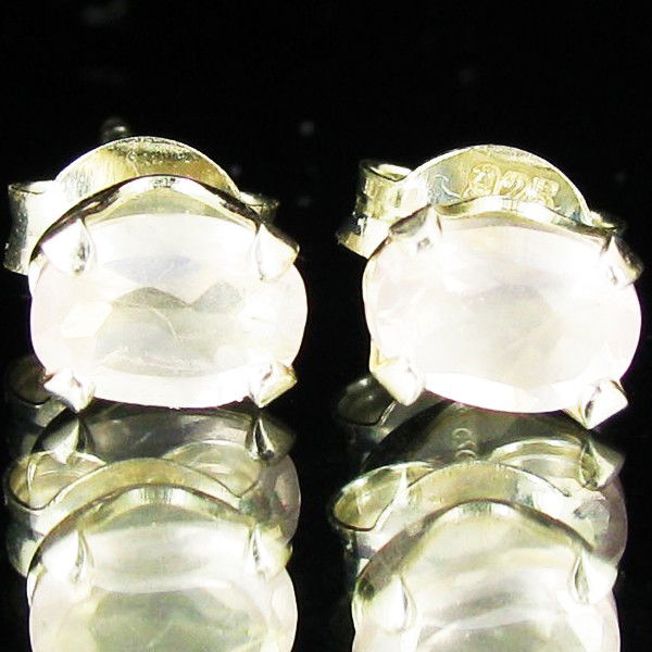 1.43twc Moonstone Sterling Earrings: Nicely carfted piece