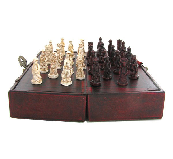 Chinese Folding Chess Set Carrying Case: Excellent piece; 8.5" with 1.5" playing pieces