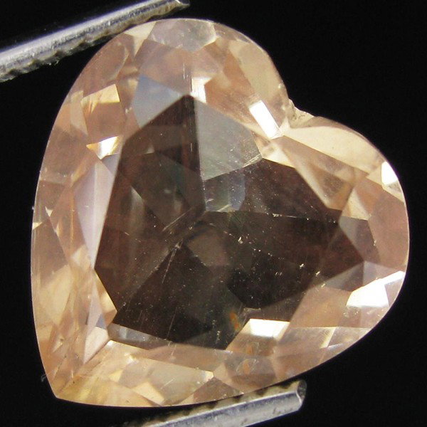 5.00ct Clear Champagne Oregon Sunstone Heart: Excellent hi grade piece; well cut & colored; with treatment