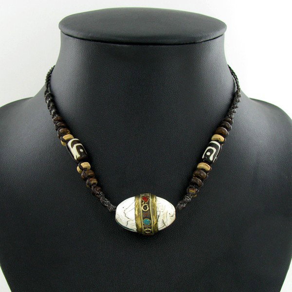 Tibet Shell Agate Bead Choker Necklace: Well made piece