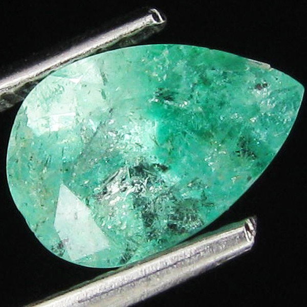 1.39ct Colombian Emerald: Excellent piece; Well cut and colored; with treatment