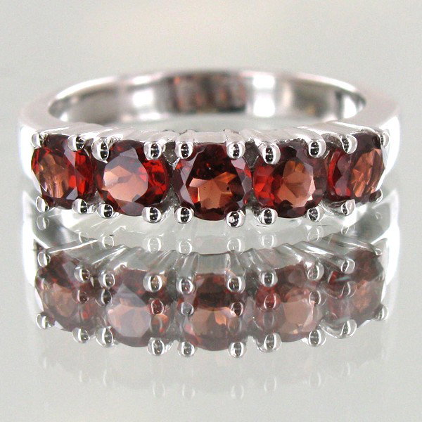 20.06twc Garnet Sterling Ring: Nice workmanship