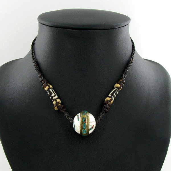 Tibet Shell Agate Bead Choker Necklace: Well made piece