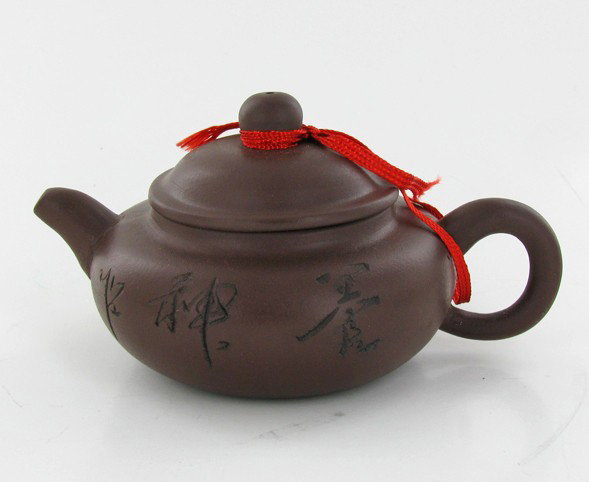 Chinese Collectible Yixing Clay Teapot: Excellent handcrafted piece