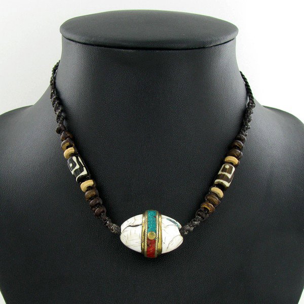 Tibet Shell Agate Bead Choker Necklace: Well made piece