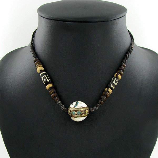 Tibet Shell Agate Bead Choker Necklace: Well made piece