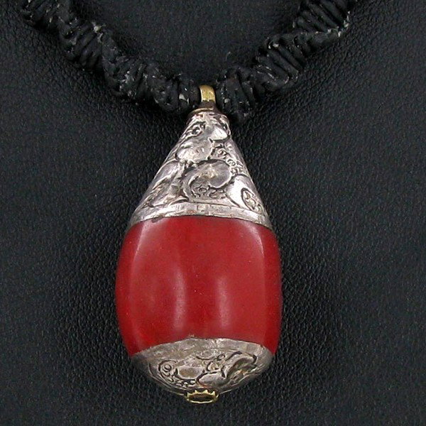 Tibet Coral bone Bead Nickel Choker Necklace: Well made piece