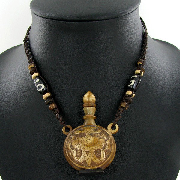 Tibet Bone Snuff Bottle Choker Necklace: Well made piece