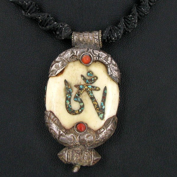 Tibet Shell Turquoise Nickel Choker Necklace: Well made piece