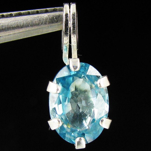 2.09twc Blue Zircon Sterling Pendant: Nicely carfted piece