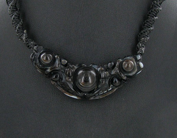 Tibet Agate Dragon & Bead Choker Necklace: Well made piece