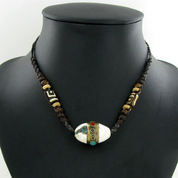 Tibet Shell Agate Bead Choker Necklace: Well made piece