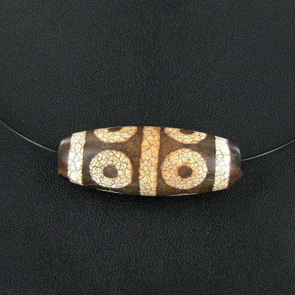 Tibet Agate Bead Choker Necklace: Excellent well crafted piece