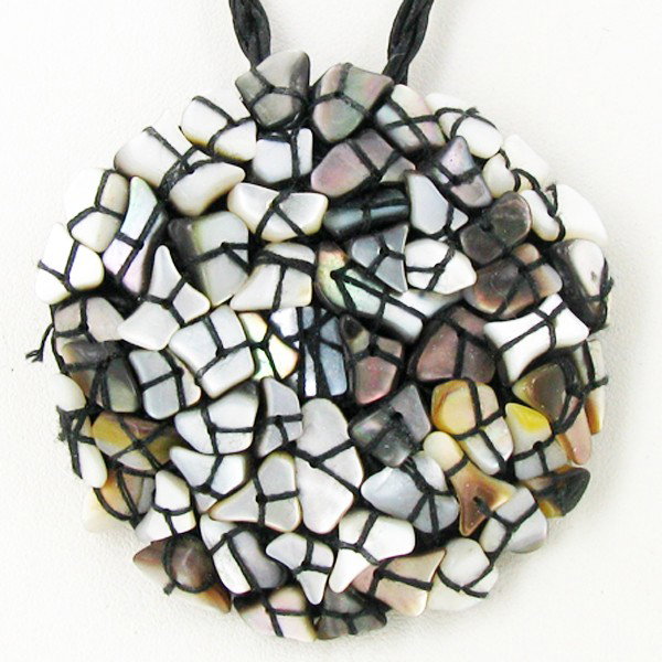 Shell Choker Necklace: Well made piece