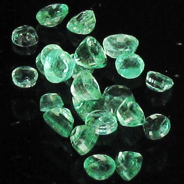 1ct Clean Colombian Emerald Parcel: Excellent parcel; well cut and colored; with treatment