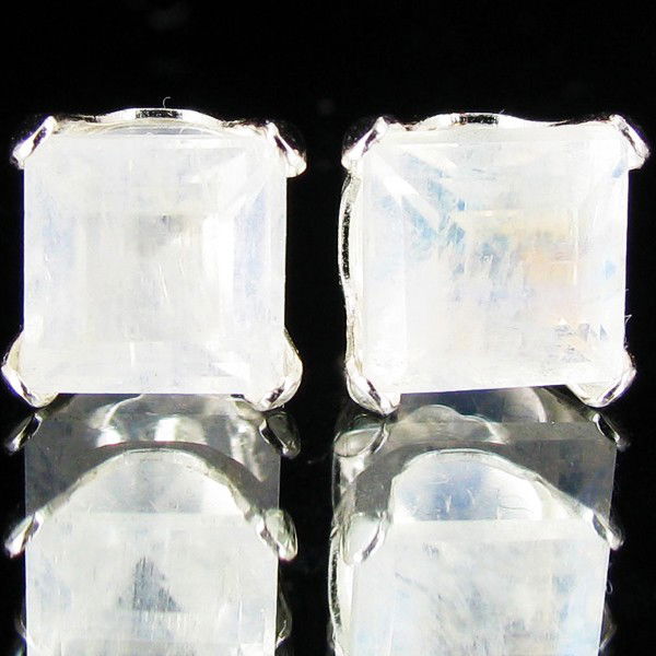 5.37twc Moonstone Sterling Earrings: Nicely carfted piece