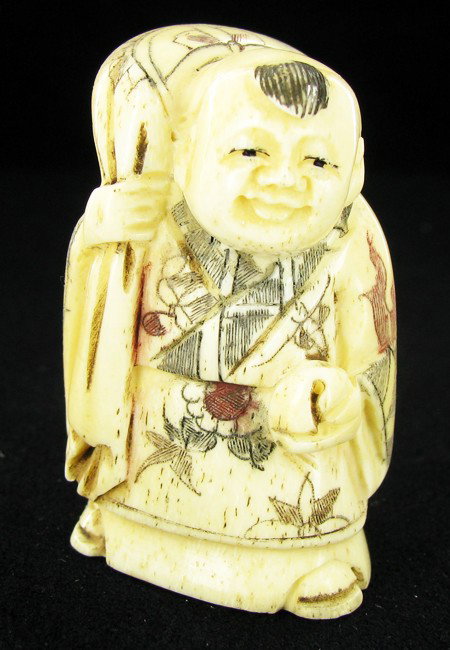 Chinese Handcarved Bone Netsuke: Excellent handcarved piece; 2"