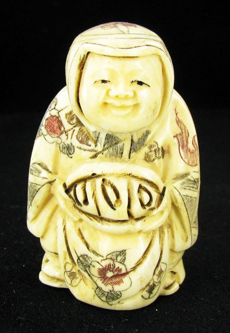 Chinese Handcarved Bone Netsuke: Excellent handcarved piece; 2"