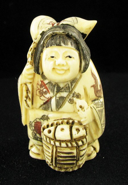 Chinese Handcarved Bone Netsuke: Excellent handcarved piece; 2"