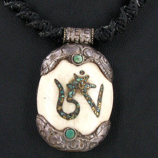 Tibet Shell Turquoise Nickel Choker Necklace EST: Well made piece