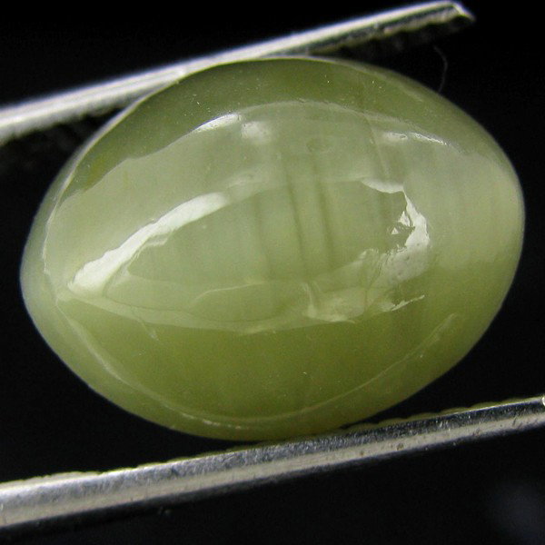 7.1ct Apatite Cat'S Eye Cabochon Oval: Excellent piece; well cut & colored; with treatment