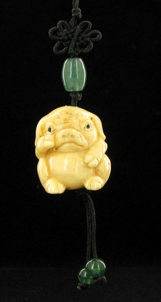 Chinese Handcarved Bone Netsuke: Excellent handcarved piece; 1"