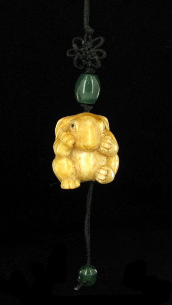 Chinese Handcarved Bone Netsuke EST: $30 - $60 (C: Excellent handcarved piece; 1"