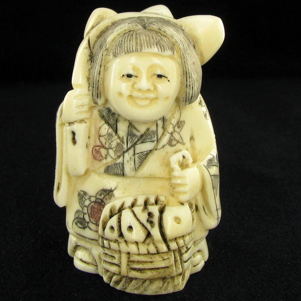 Handcarved Bone Chinese Netsuke EST: $48 - $96 (C: Excellent handcarved piece; 2"