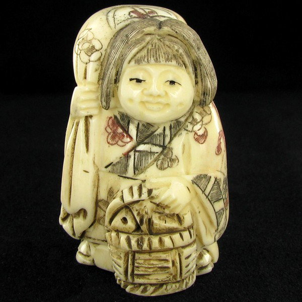 Handcarved Bone Chinese Netsuke: Excellent handcarved piece; 2"