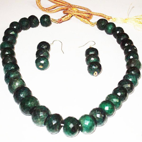 545ct Genuine Emerald Beads Necklace Earrings ES: Excellent well crafted piece; with treatment