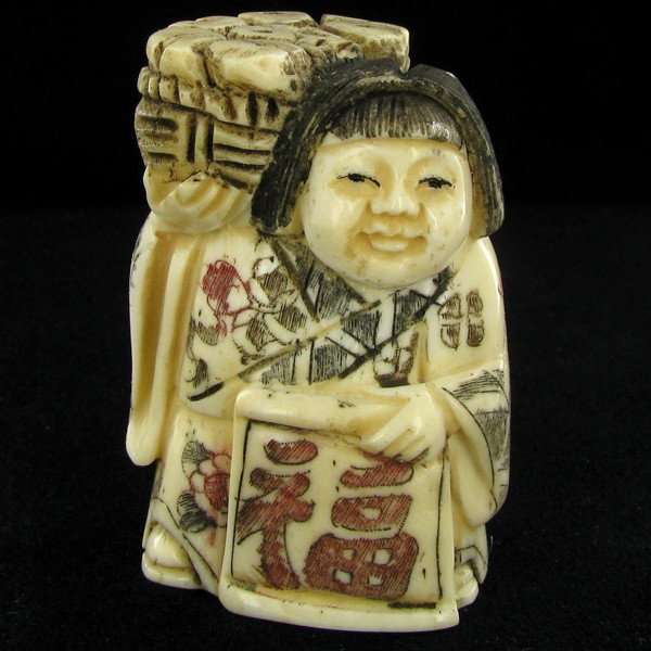 Handcarved Bone Chinese Netsuke: Excellent handcarved piece; 2"
