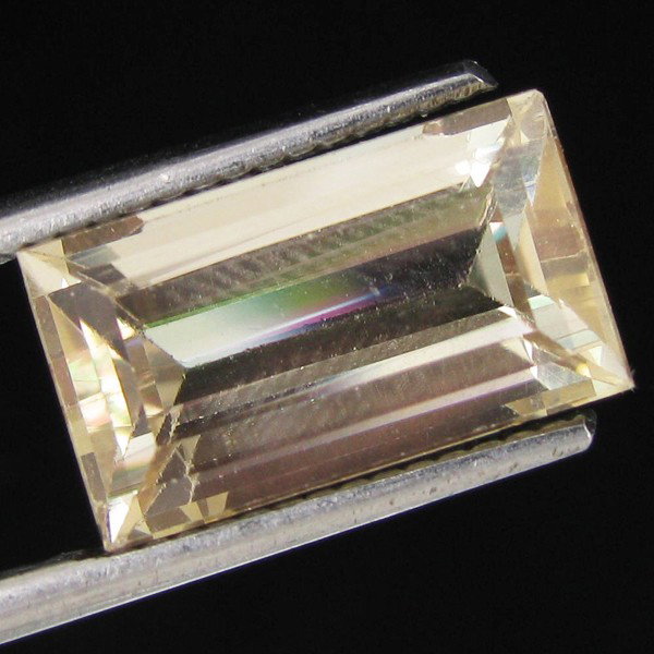 4.55ct Clear Champagne Oregon Sunstone Octagon: Excellent hi grade piece; well cut & colored; with treatment