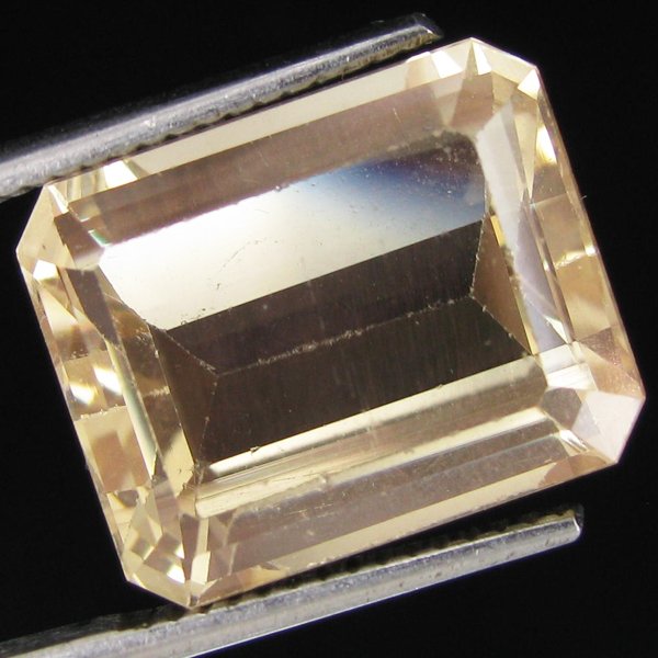 10.50ct Clear Champagne Oregon Sunstone Octagon: Excellent hi grade piece; well cut & colored; with treatment