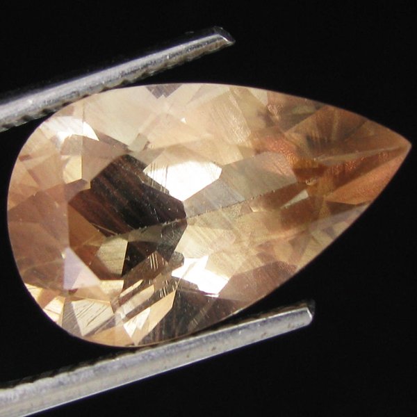 4.65ct Clear Champagne Oregon Sunstone Pear EST: $: Excellent hi grade piece; well cut & colored; with treatment