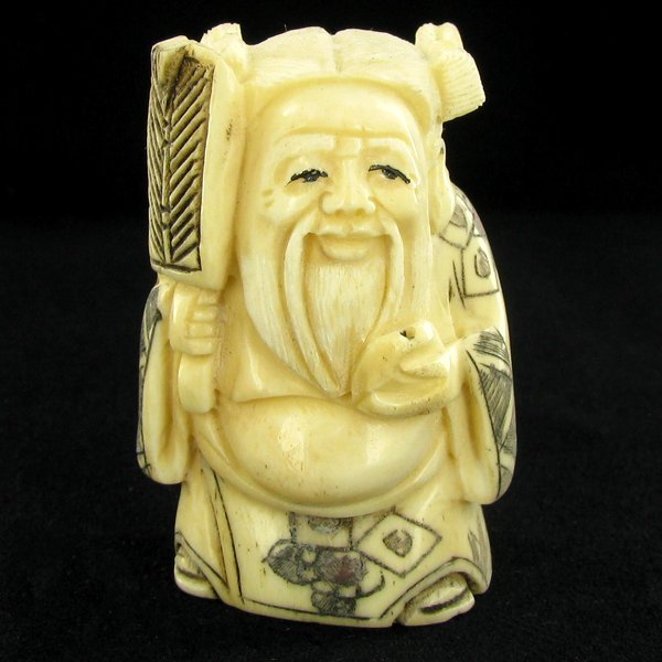 Handcarved Bone Chinese Netsuke: Excellent handcarved piece; 2"